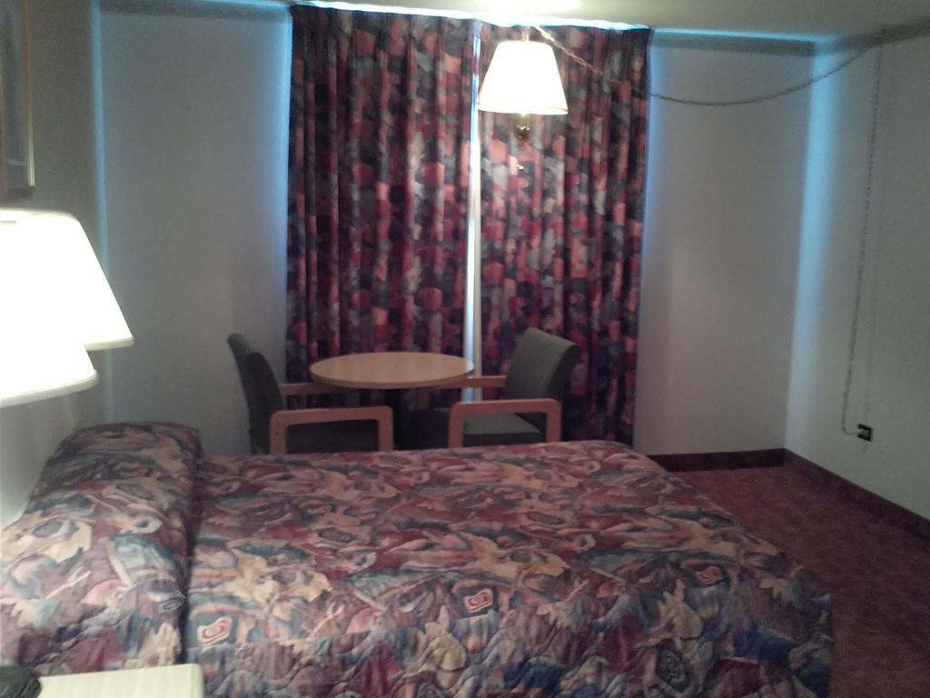Empire Inn Брандън Екстериор снимка
