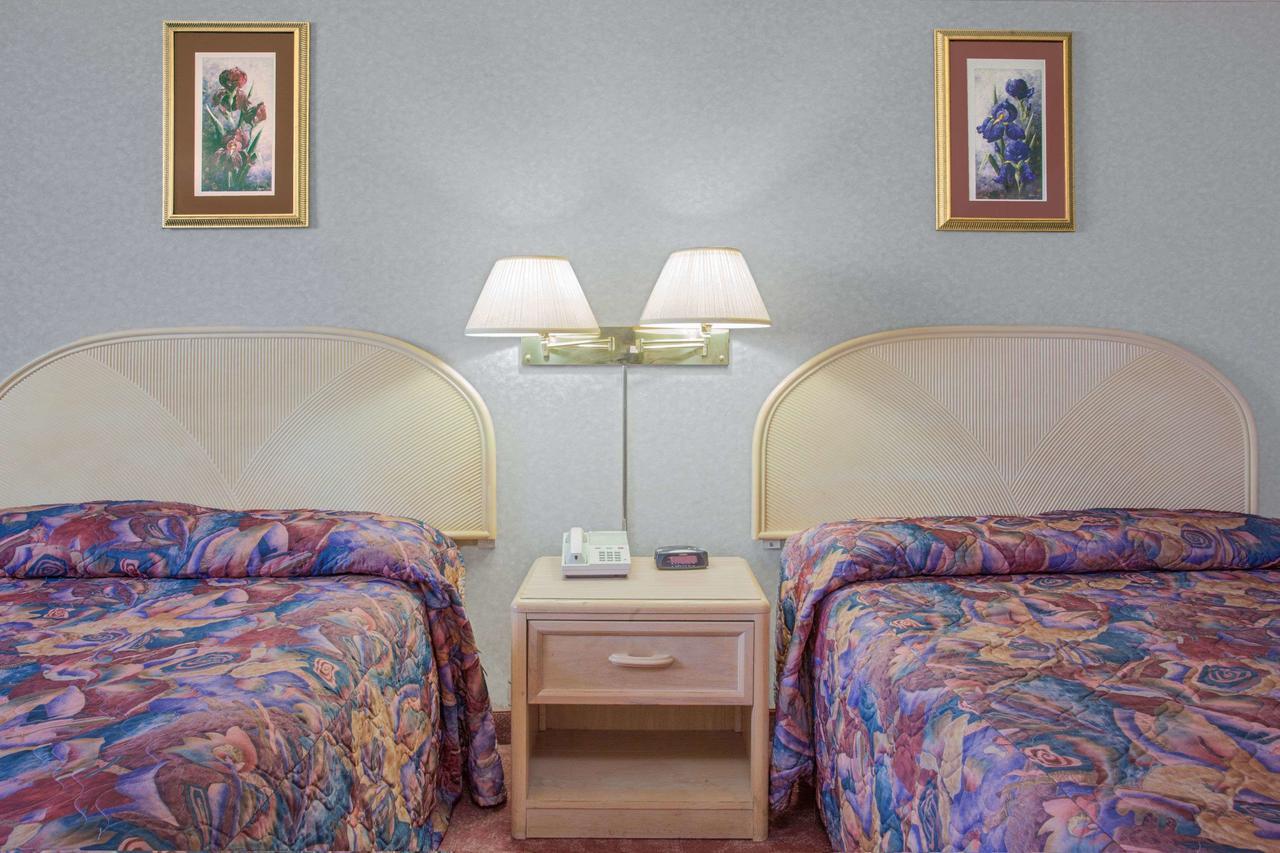 Empire Inn Брандън Екстериор снимка