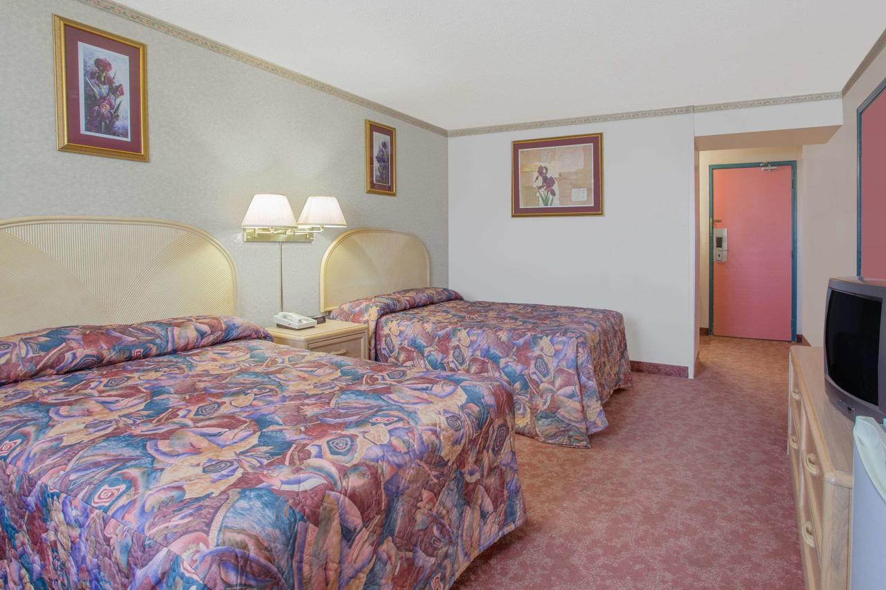 Empire Inn Брандън Екстериор снимка