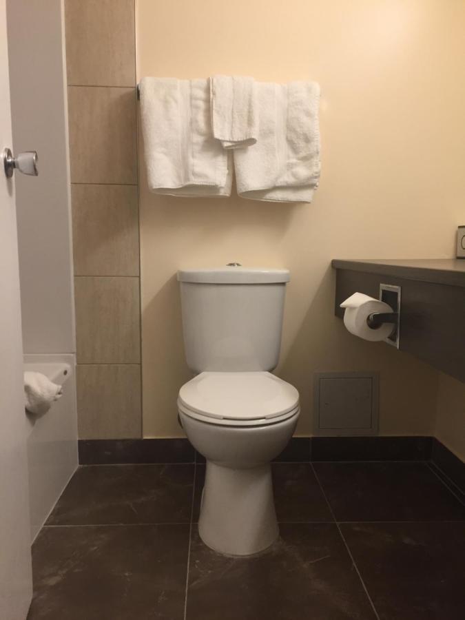 Empire Inn Брандън Екстериор снимка